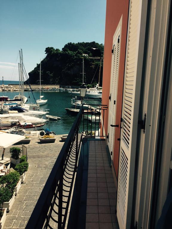 Hotel Ristorante Crescenzo Procida Esterno foto