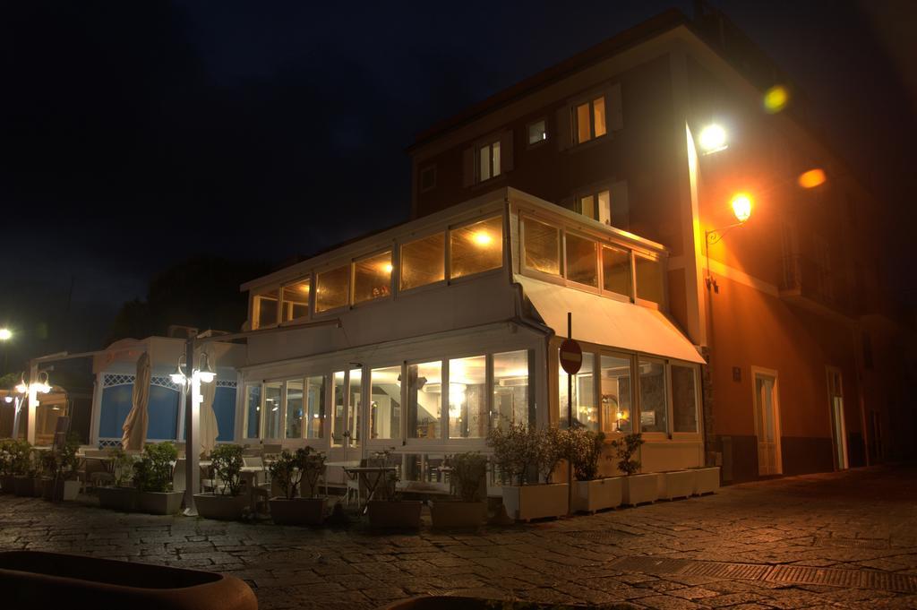 Hotel Ristorante Crescenzo Procida Esterno foto