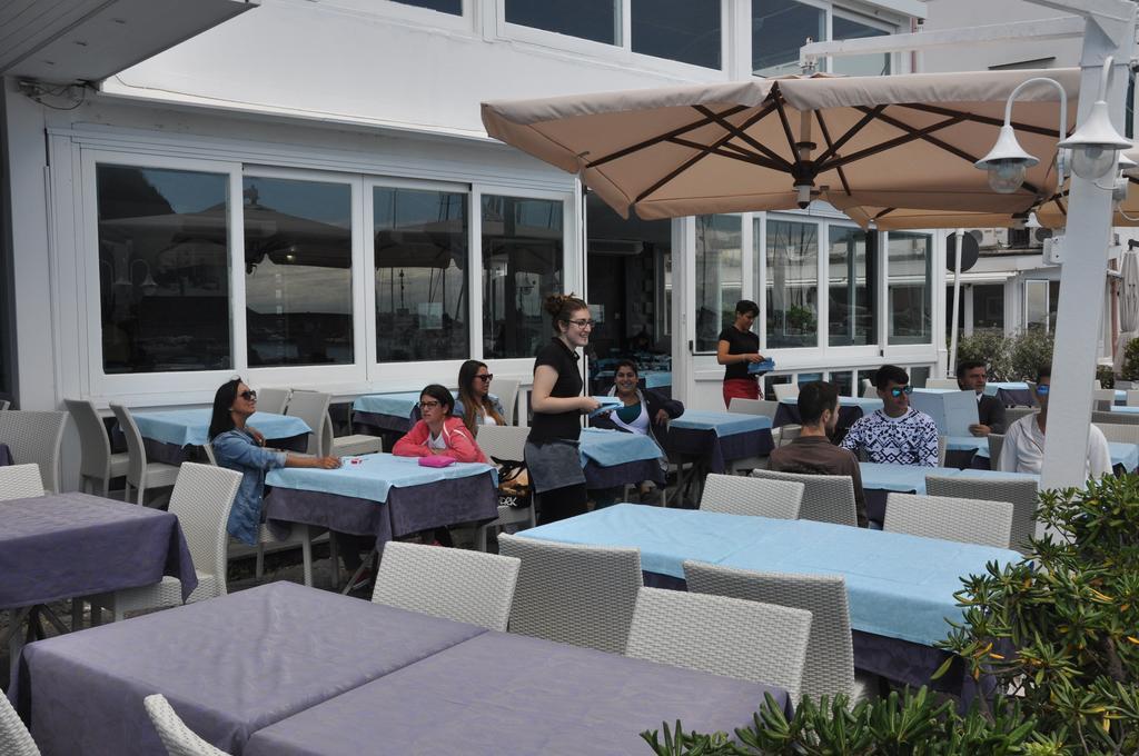Hotel Ristorante Crescenzo Procida Esterno foto