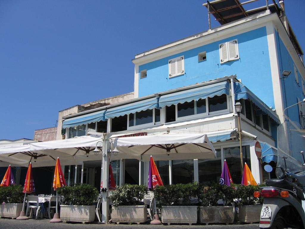 Hotel Ristorante Crescenzo Procida Esterno foto