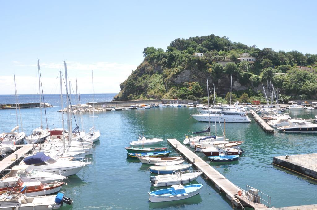 Hotel Ristorante Crescenzo Procida Esterno foto
