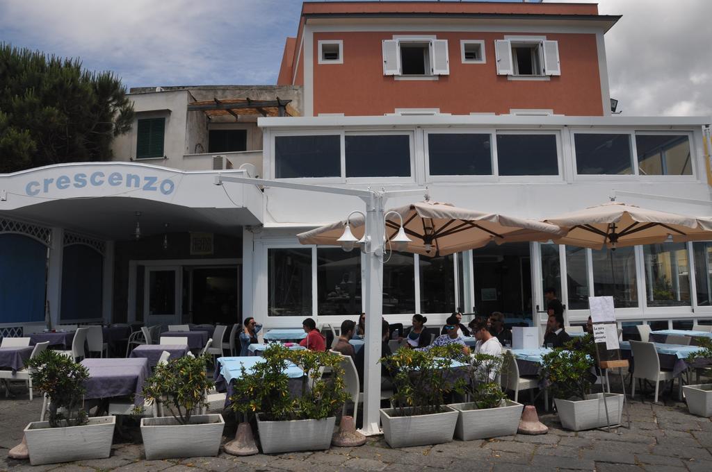 Hotel Ristorante Crescenzo Procida Esterno foto