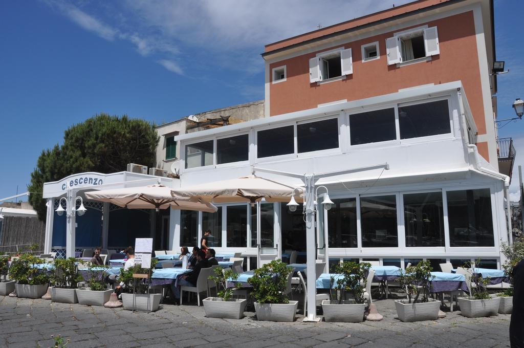 Hotel Ristorante Crescenzo Procida Esterno foto