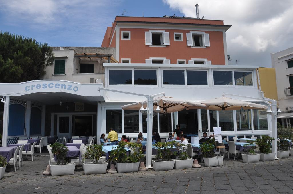 Hotel Ristorante Crescenzo Procida Esterno foto