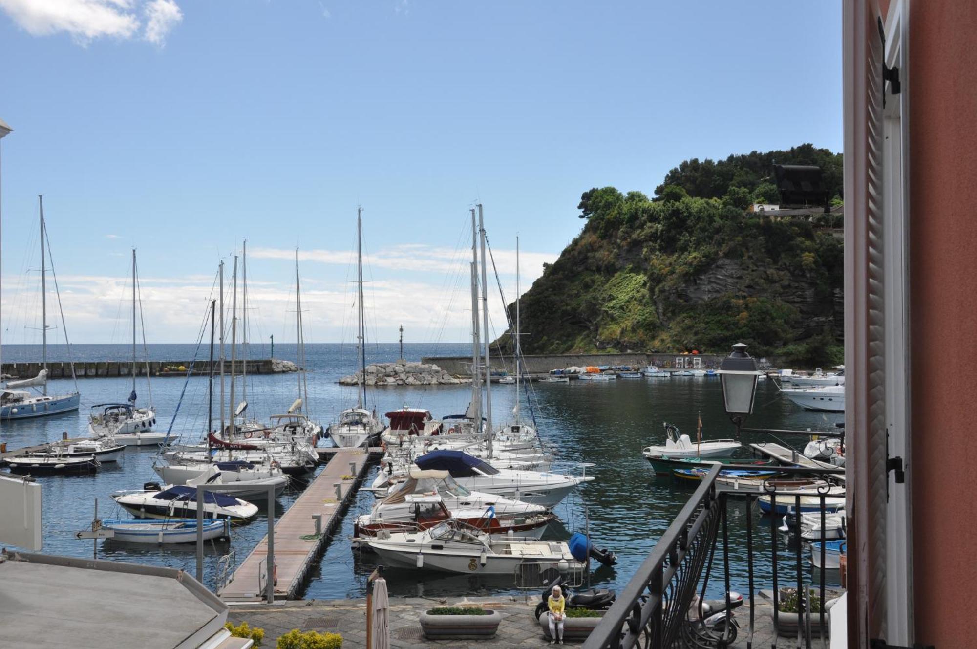 Hotel Ristorante Crescenzo Procida Camera foto