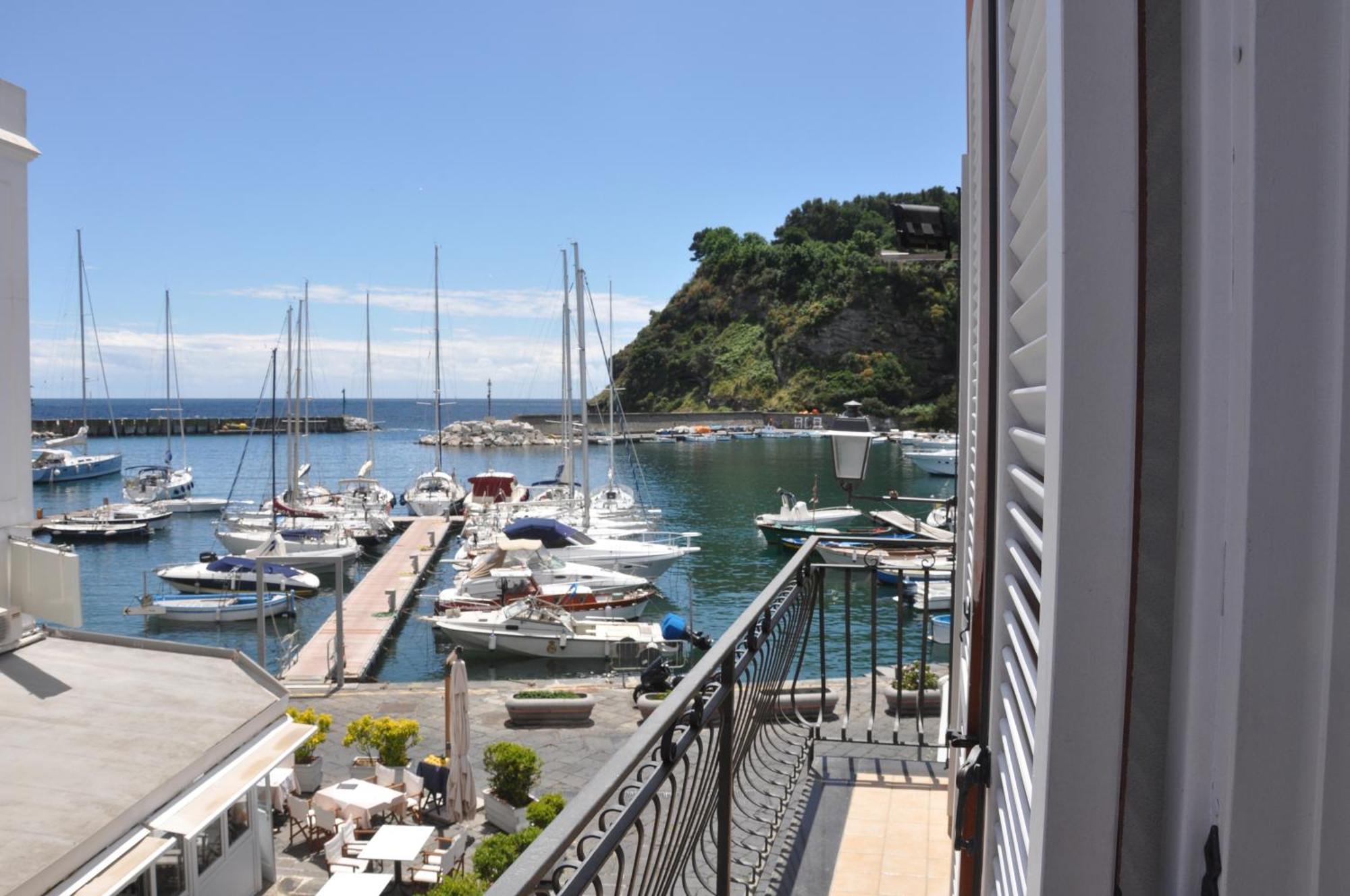 Hotel Ristorante Crescenzo Procida Camera foto