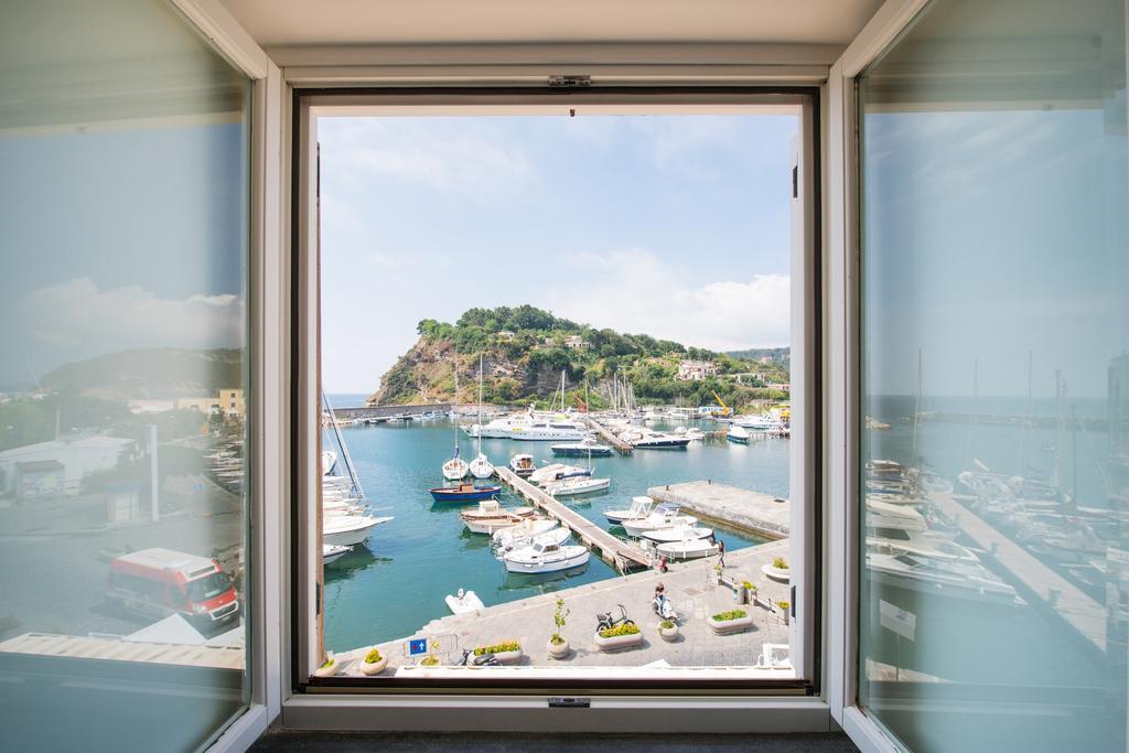 Hotel Ristorante Crescenzo Procida Esterno foto