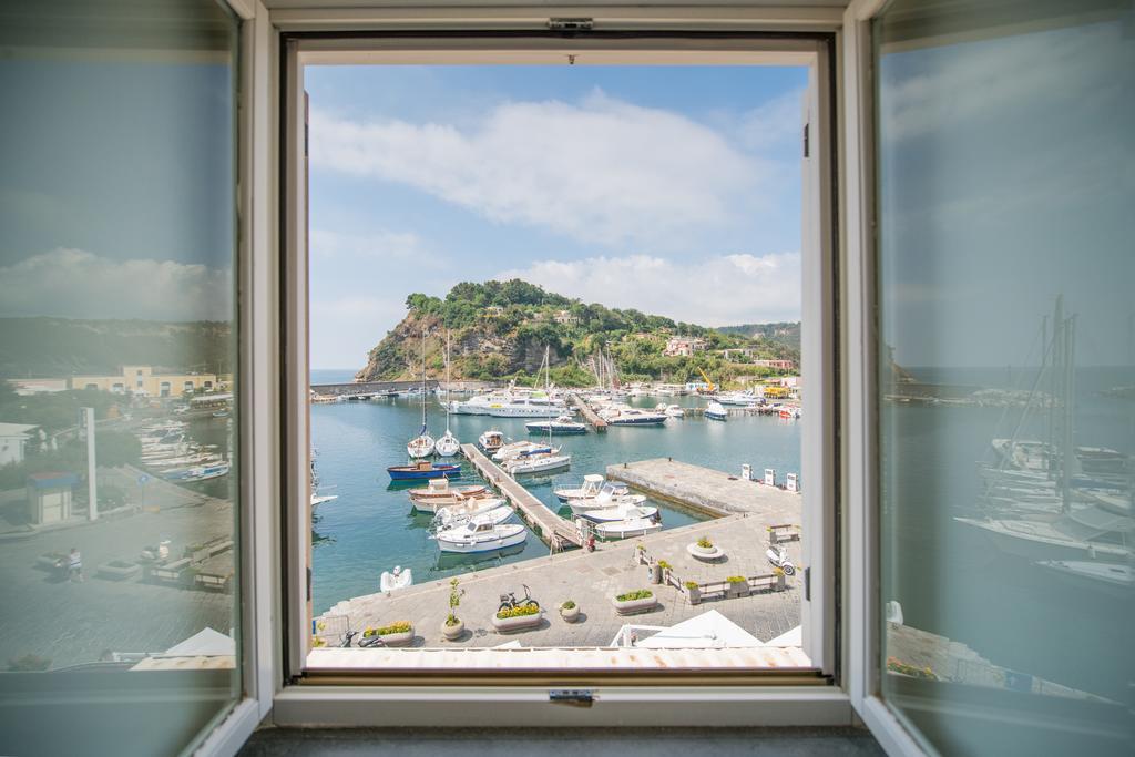 Hotel Ristorante Crescenzo Procida Esterno foto