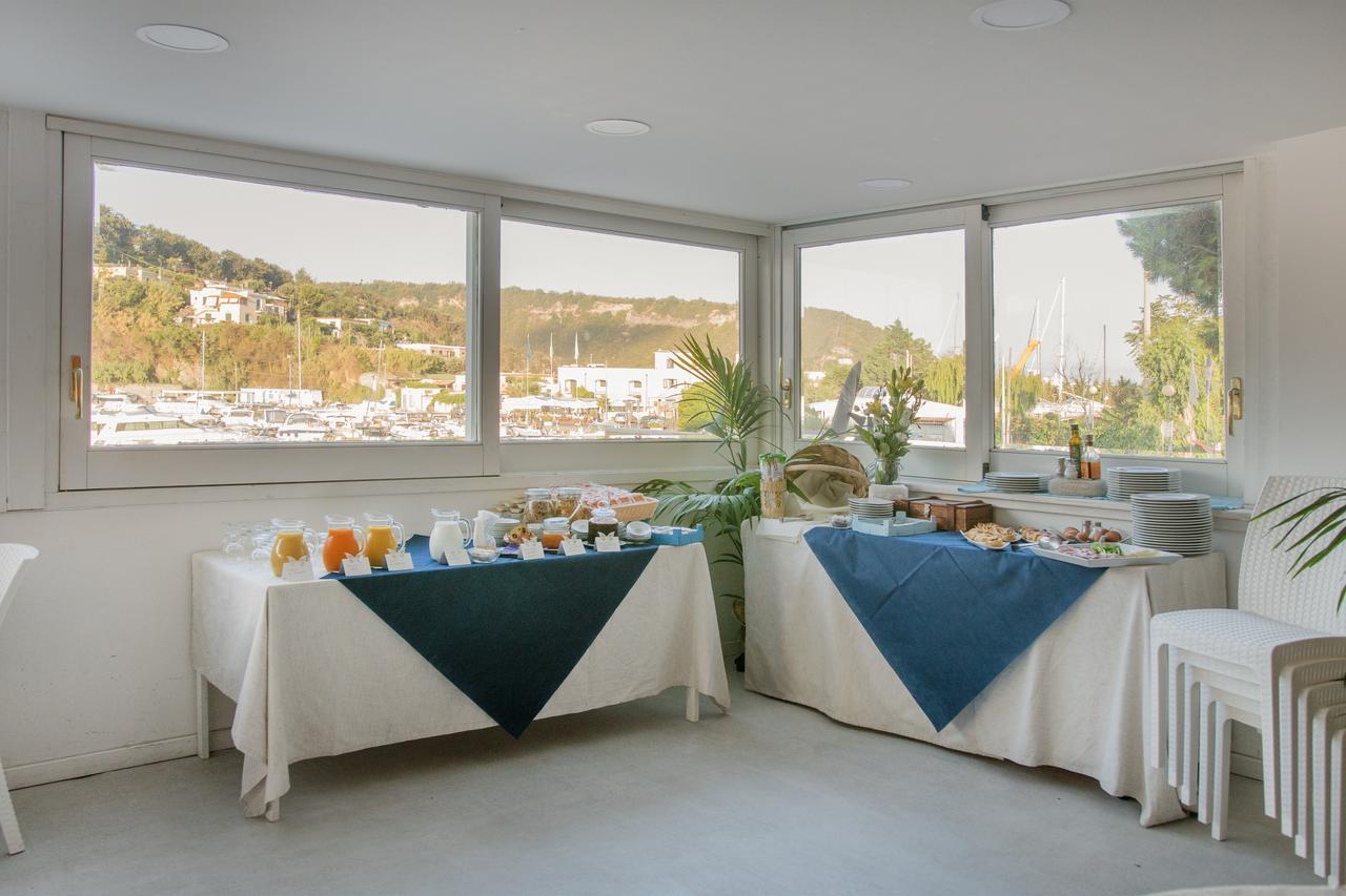 Hotel Ristorante Crescenzo Procida Esterno foto
