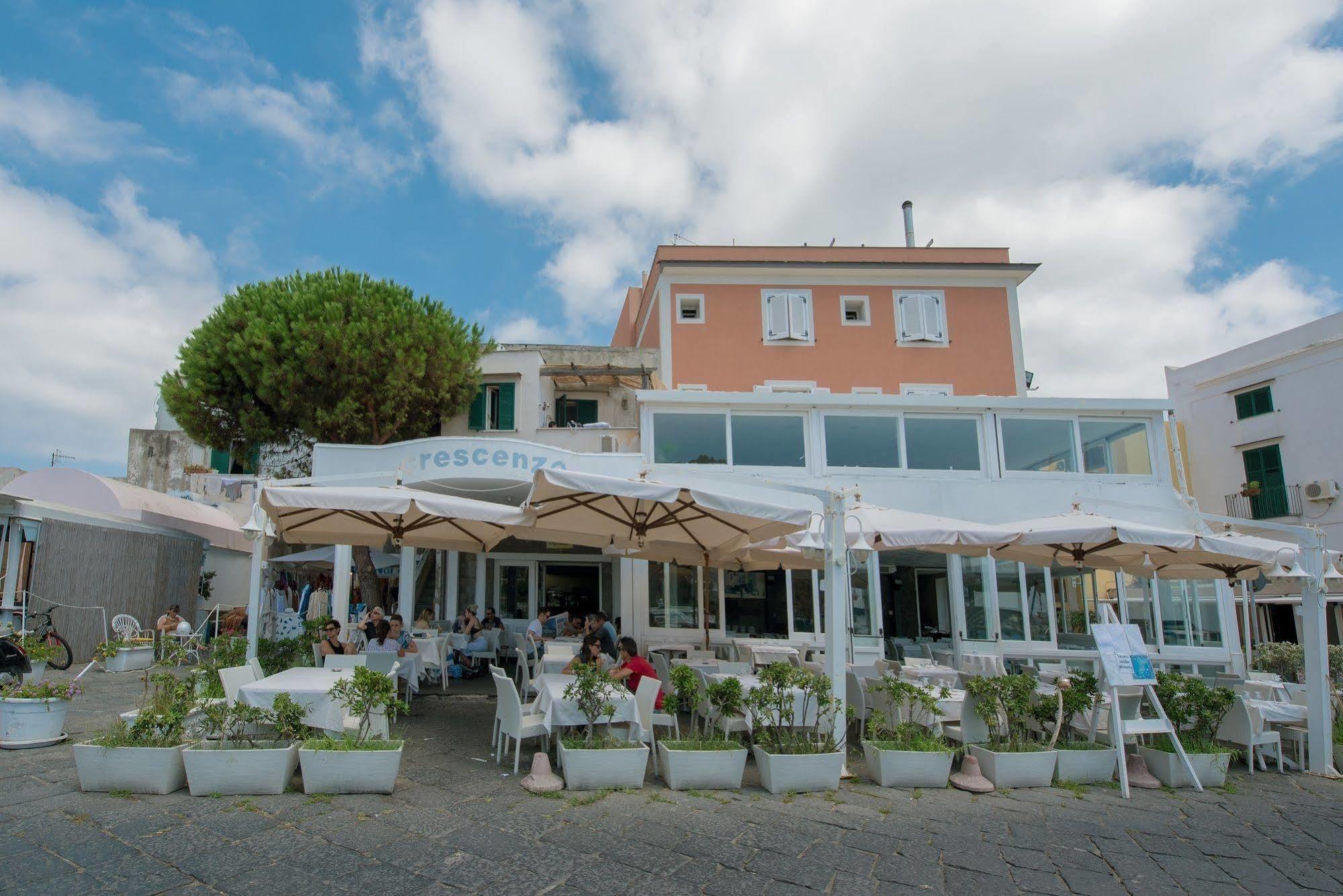 Hotel Ristorante Crescenzo Procida Esterno foto
