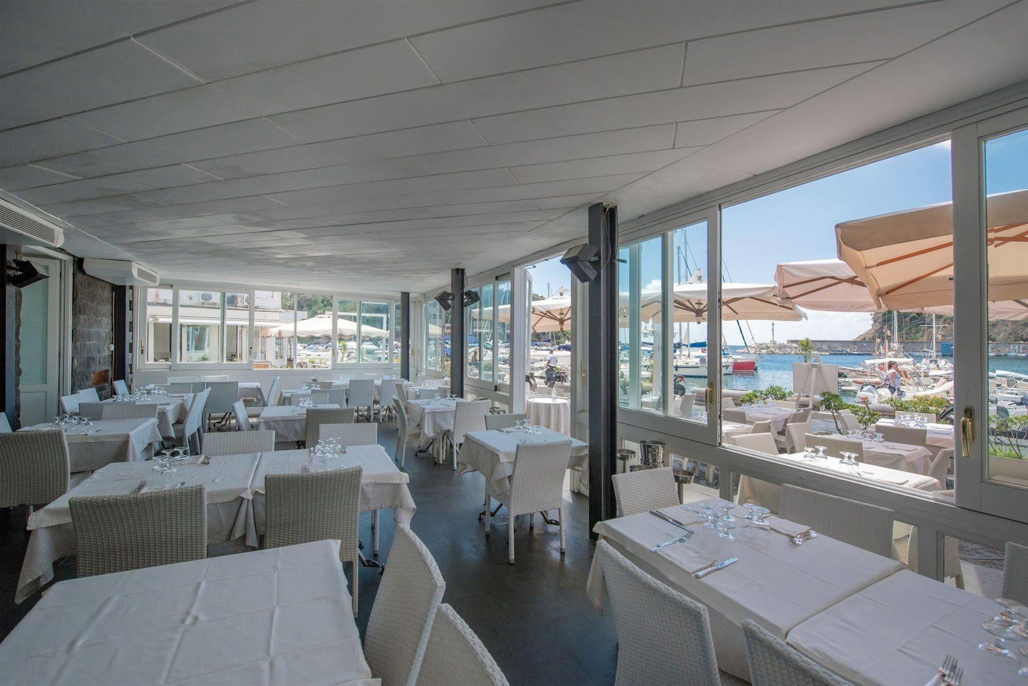 Hotel Ristorante Crescenzo Procida Esterno foto