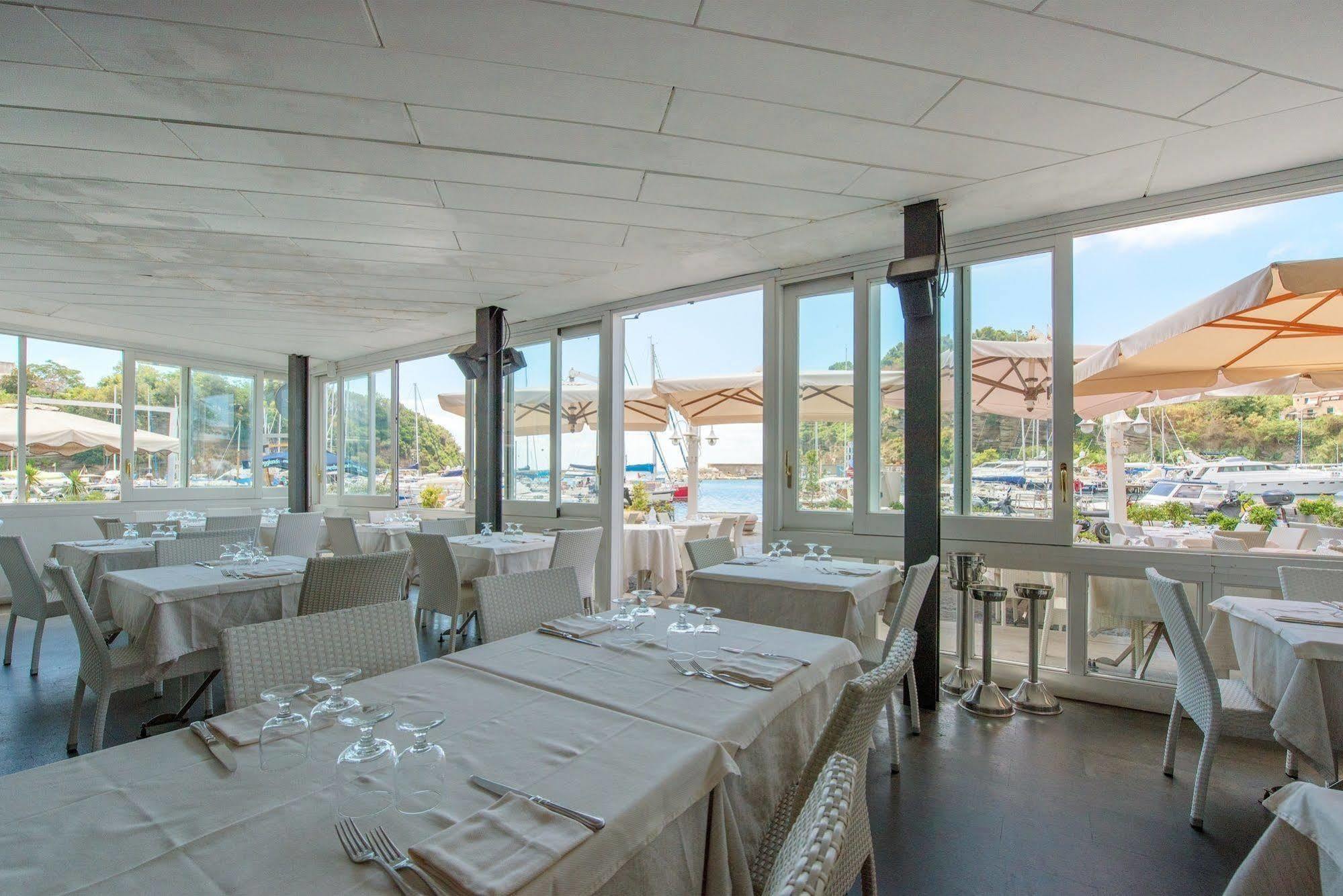 Hotel Ristorante Crescenzo Procida Esterno foto