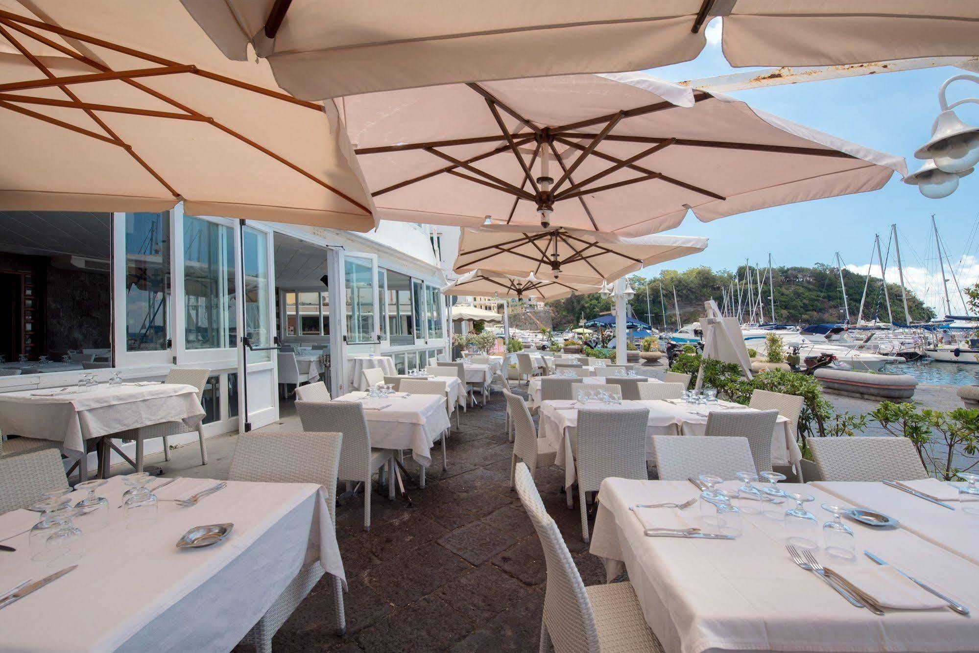 Hotel Ristorante Crescenzo Procida Esterno foto