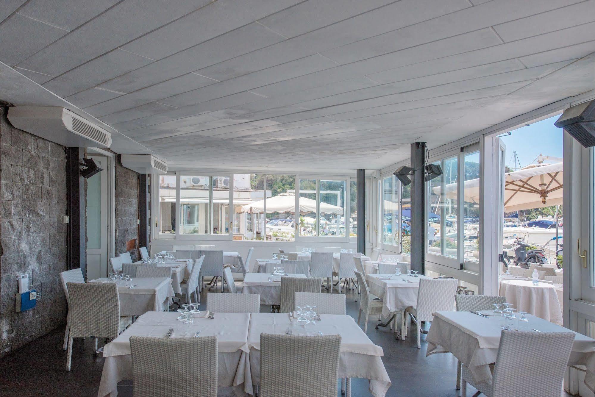 Hotel Ristorante Crescenzo Procida Esterno foto