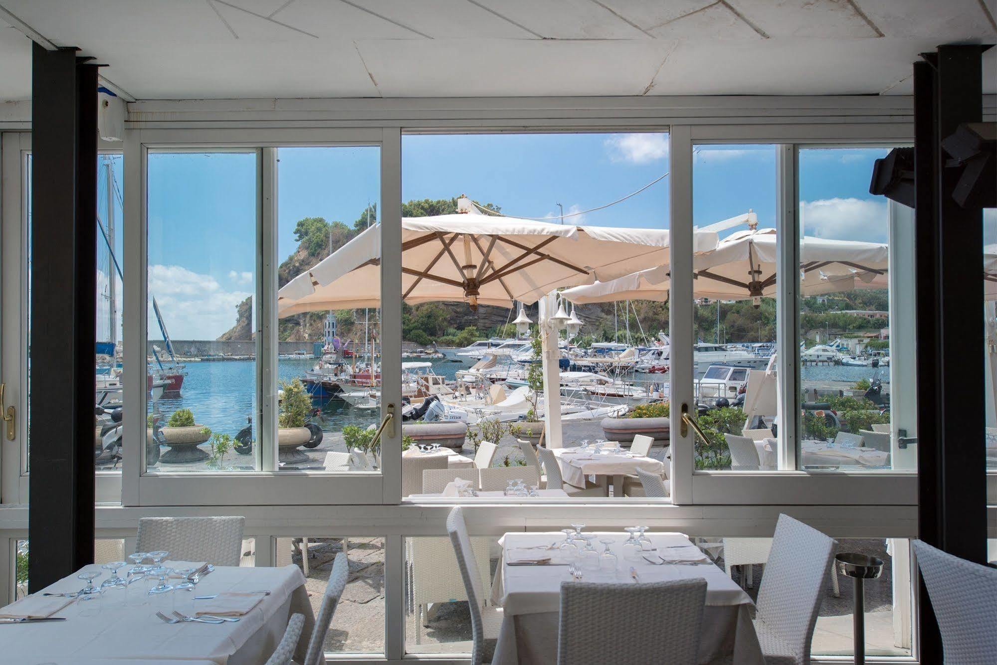 Hotel Ristorante Crescenzo Procida Esterno foto
