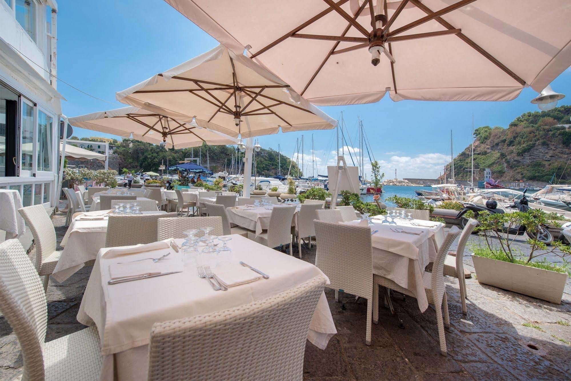 Hotel Ristorante Crescenzo Procida Esterno foto