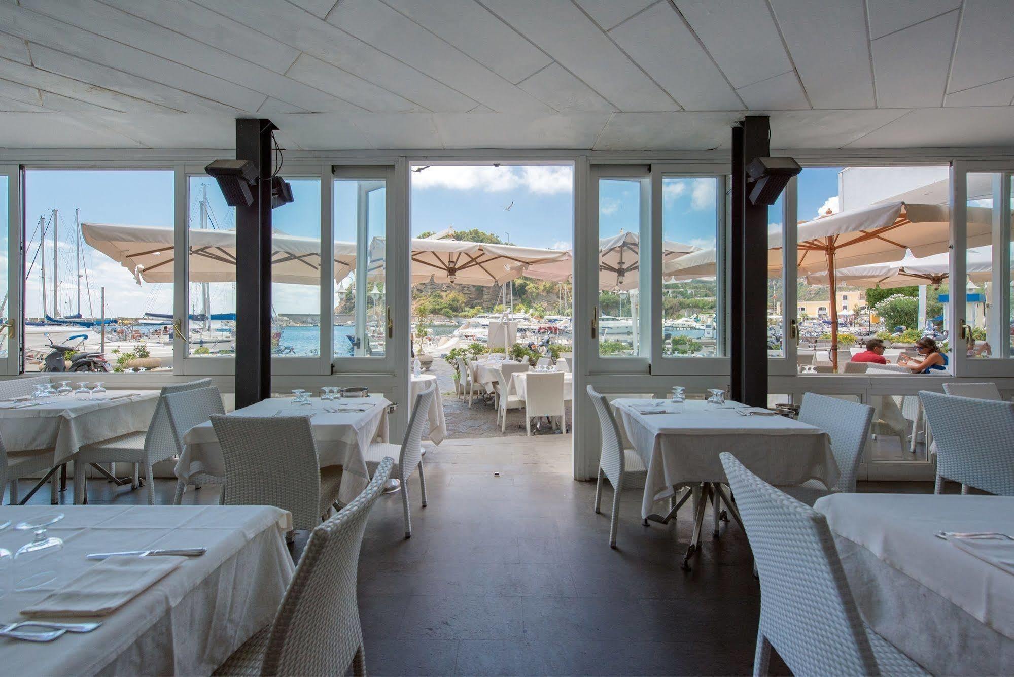 Hotel Ristorante Crescenzo Procida Esterno foto