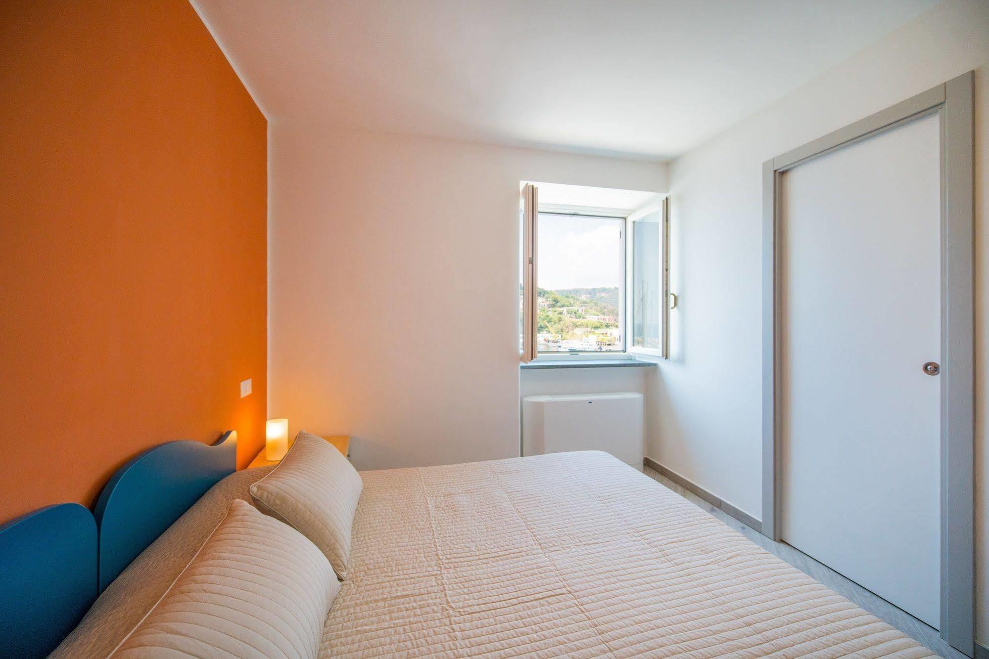 Hotel Ristorante Crescenzo Procida Esterno foto