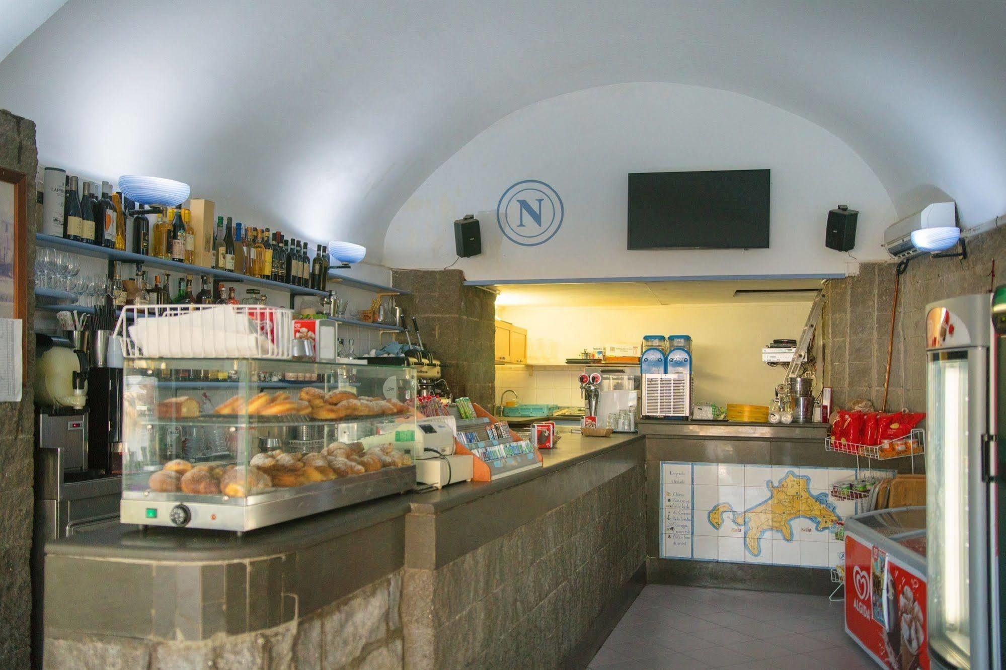 Hotel Ristorante Crescenzo Procida Esterno foto